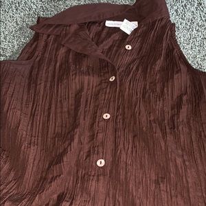 Women sleeveless brown shirt